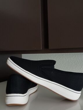 Women's Clarks Cloudsteppers Black Canvas Slip-On Sneakers with White Midsole